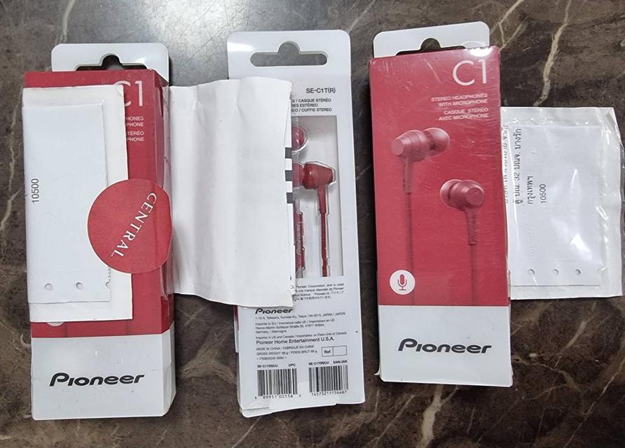 หูฟัง small talk pioneer แท้ซื้อจากห้างเซ็นทรัล ใหม่มือ 1 ใบรับประกันยังไม่แกะ มีอยู่ 3 กล่อง ให้เหมา 3 กล่อง 800 บาทส่งให้ฟรี เอาไปจับของขวัญปีใหม่ดี