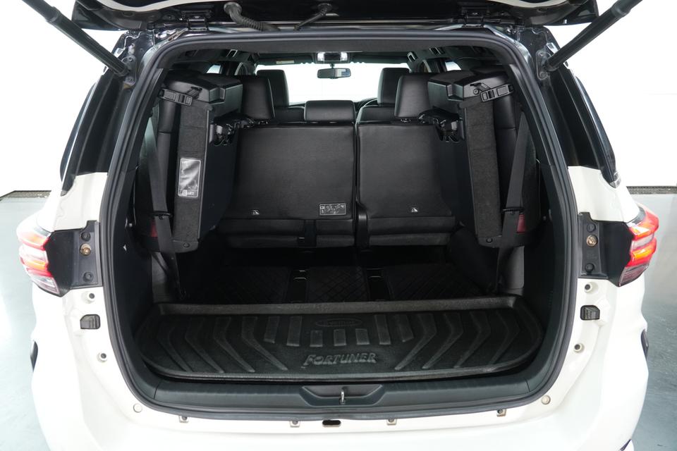 2020 TOYOTA FORTUNER 2.4 Legender 2WD (BLACKTOP) SUV สีขาว-ดำ เลขไมล์ 89220 กม. 16