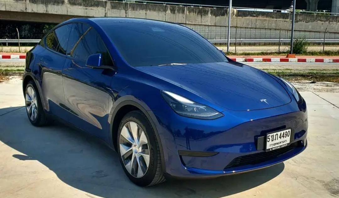 2022 TESLA model Y สีน้ำเงิน