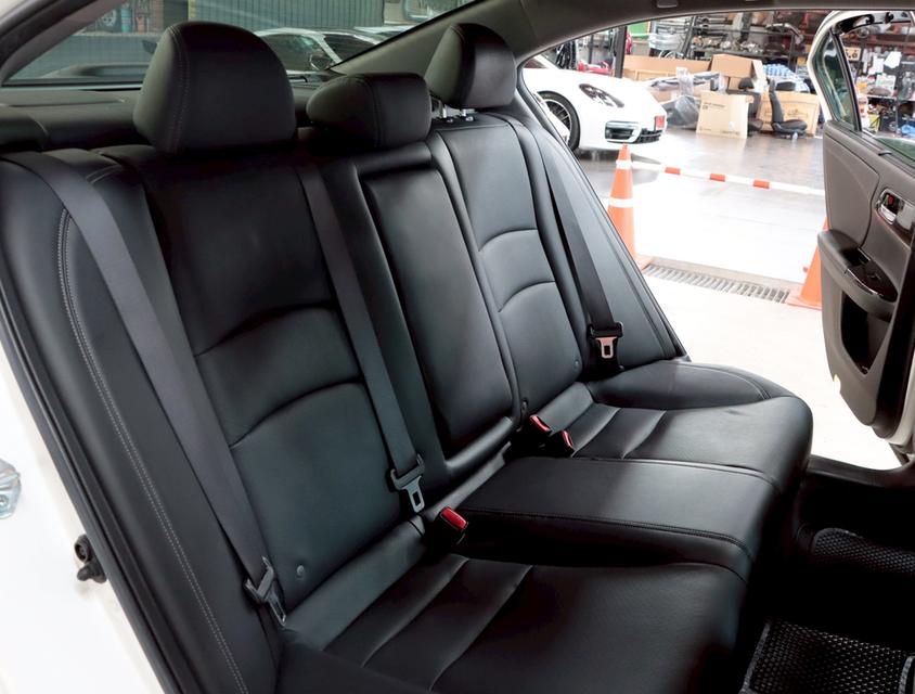 HONDA ACCORD 2.0 E i-VTEC ปี 2018 13