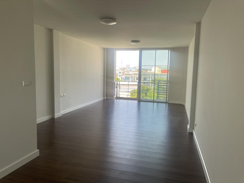 บ้าน-อาคารพาณิชย์, ทาวน์โฮม มีดาดฟ้า 12