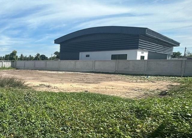 ถ.ปทุมธานี-บางเลน ลาดหลุมแก้ว ปทุมธานี ให้เช่าโกดังพร้อมที่ดิน 1 ไร่ สภาพใหม่ พร้อมใช้งาน โกดังขนาดใหญ่ กว้างขวาง .9 นอน
