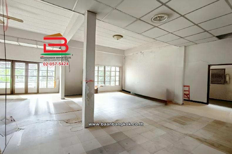 ที่ดินพร้อมสิ่งปลูกสร้าง งามวงศ์วาน 3 แยก 10, งามวงศ์วาน 9 แยก 13 เนื้อที่ 107 ตร.ว ตำบลบางกระสอ อำเภอเมืองนนทบุรี นนทบุรี 12