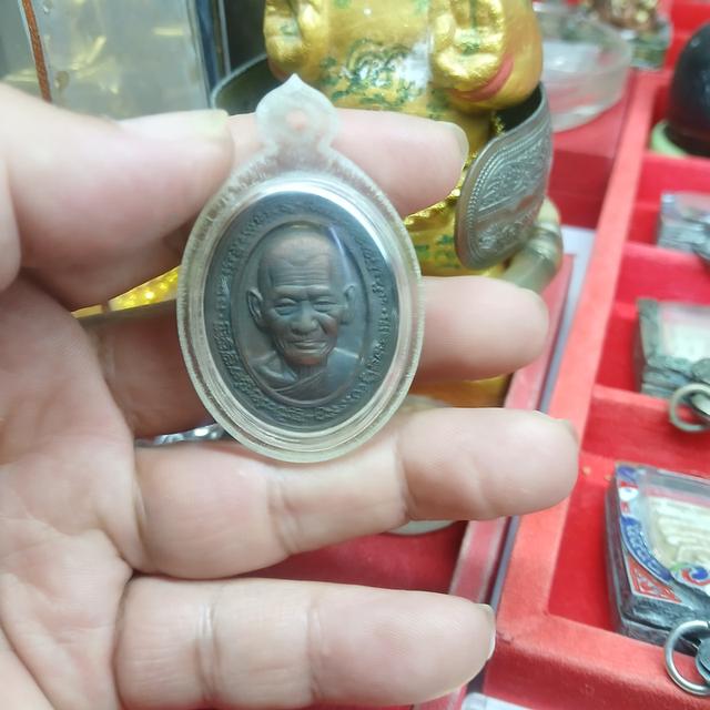 เหรียญหลวงปู่มหาศิลา สิริจันโท รุ่น รวยเงินล้าน สร้างปี 2564 แท้