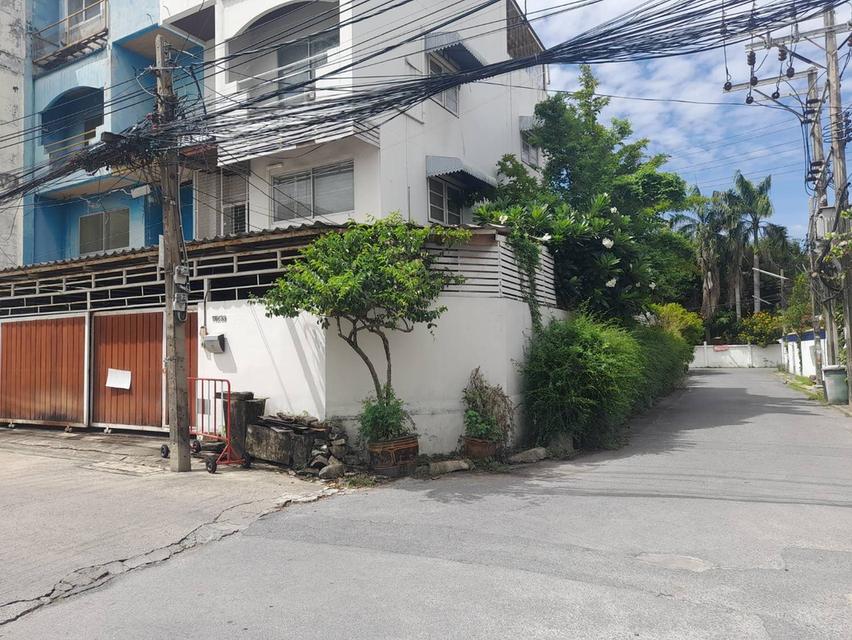 เช่าทาวน์โฮม 4 ชั้น 5 ห้องนอน หลังมุม ลาดพร้าว 18 8