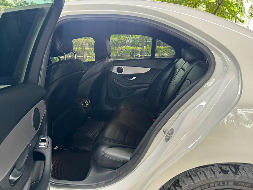 🚗 2022 Mercedes-Benz C300e AMG Dynamic AT รูปที่ 16