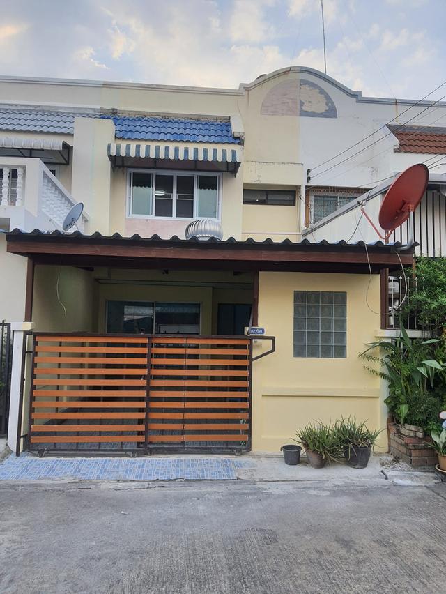 ให้เช่าทาวน์เฮ้าล์หมู่บ้านร่มรื่นวิลล์ 2 มี 2 ห้องนอน 2 ห้องน้ำ 8,000 บาท/เดือน 1