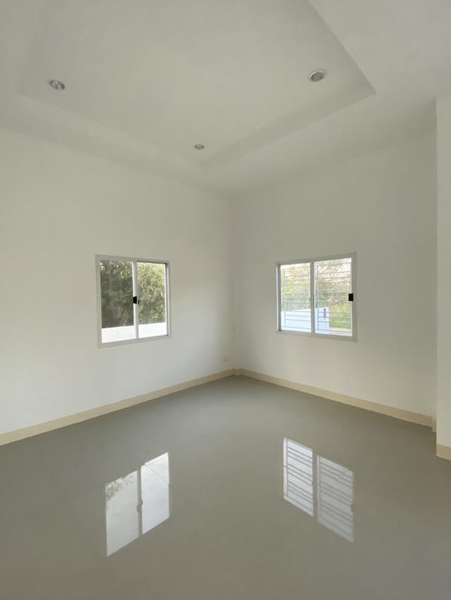 บ้านใหม่ชั้นเดียวเนื้อที่ 50 ตรว 3นอน 2น้ำ ครัว รับแขกกว้าง จอดรถ 2คัน ใกล้ถนนต้นยางแค่ 100เมตร 8