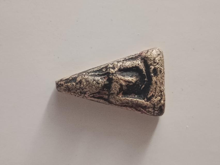 พระนางพญา ซึ่งเป็นหนึ่งในห้าสุดยอดพระเครื่องของไทย (เบญจภาคี)  พระนางพญาเป็นพระเนื้อดินเผา มีต้นกำเนิดจากกรุวัดนางพญา จังหวัดพิษณุโลก  เชื่อกันว่าสร้า