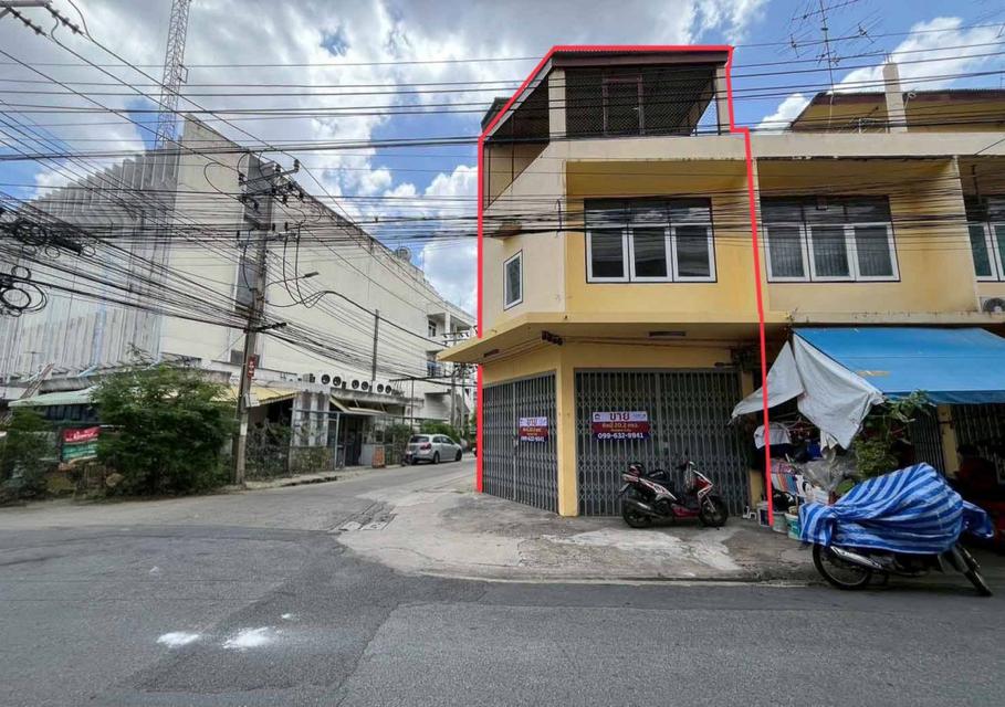 ขาย ตึกเเถว จรัญสนิทวงศ์ 62 เเยก 3 ใกล้ MRT สิรินธร 20.2 ตรว รีโนเวทใหม่ คลาสสิค ทั้งหลัง 1