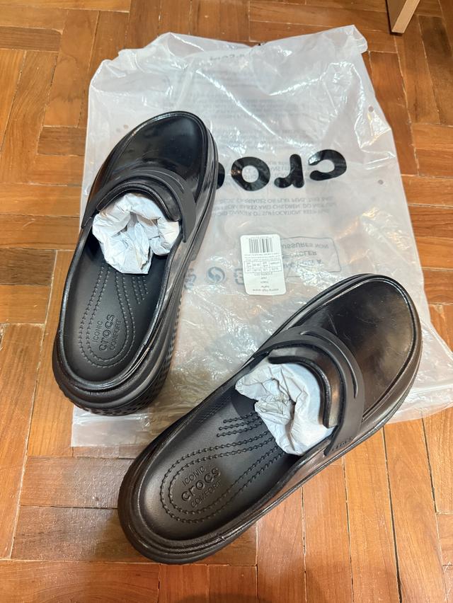 ￼CROCS รองเท้า STOMP HIGH SHINE LOAFER CLOG  5