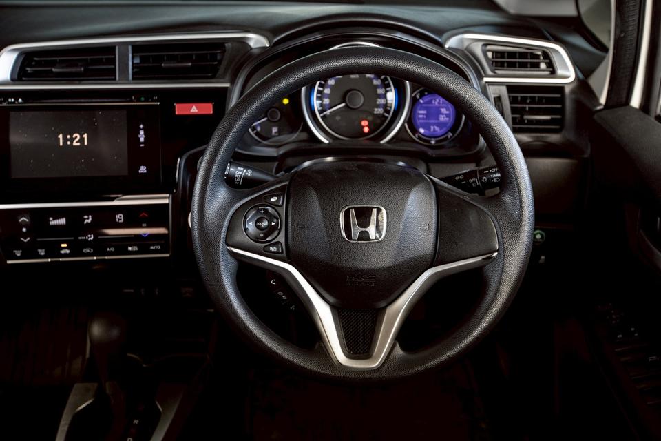 Honda Jazz 1.5 SV ปี 2014 สีขาว มือเดียวป้ายแดง  16