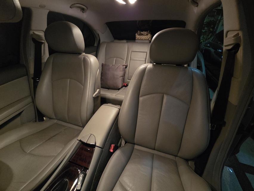 รถเบ็นซ์ e220 CDI ดีเซลออกห้าง มือเดียว รถบ้านสภาพดี  ในกทม