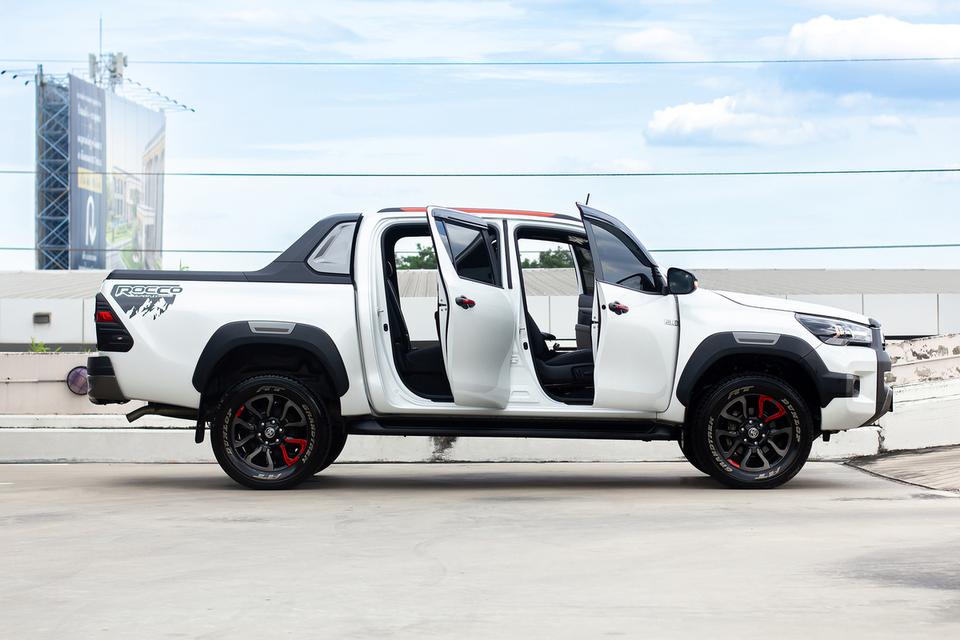 TOYOTA HILUX REVO ROCCO Double Cab 2.4 Prerunner 6A/T ปี 2022 รถใช้น้อย สภาพใหม่ป้ายแดง 7