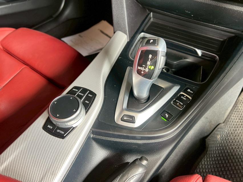 BMW 330e M Sport 10