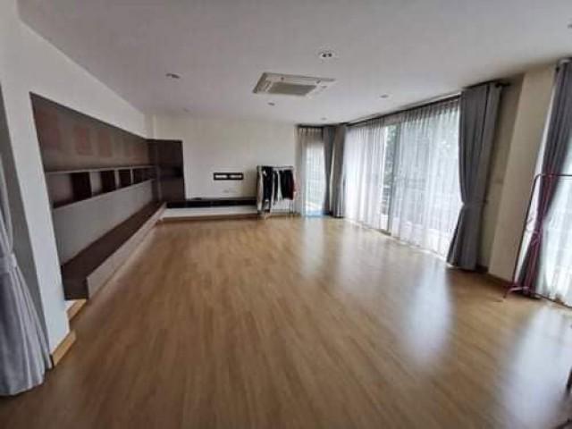 ขาย ด่วนออฟฟิศพร้อมบ้านเดี่ยว สุขุมวิท 101 บ้านเดี่ยวมีสระว่ายน้ำส่วนตัว โทร 095-164-2956 XXX 5