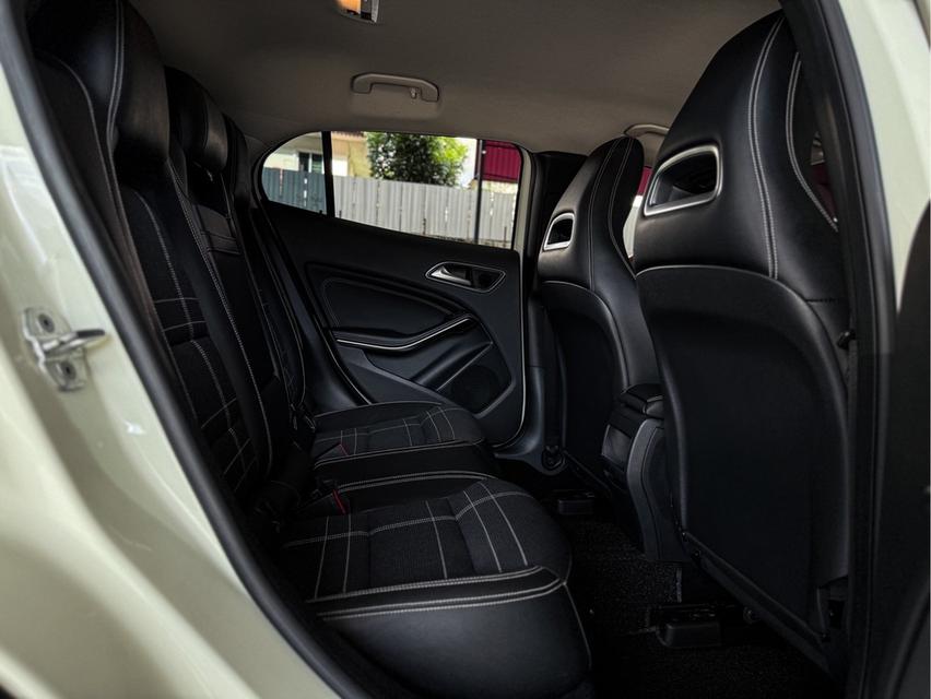 รหัสรถ WRT1435 2014 จดปี 2015 BENZ GLA-CLASS, 200 โฉม W156 ปี14-20 สีขาว