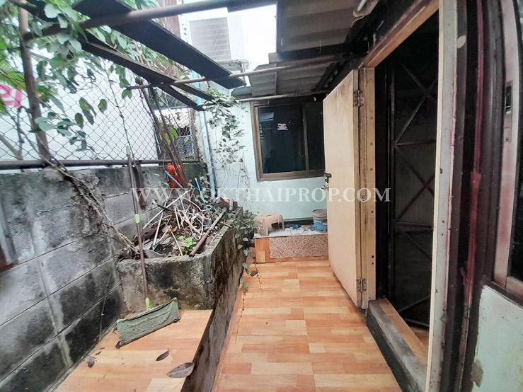 ทาวน์เฮ้าส์ หมู่บ้านลานทอง ติวานนท์-ปากเกร็ด นนทบุรี 13