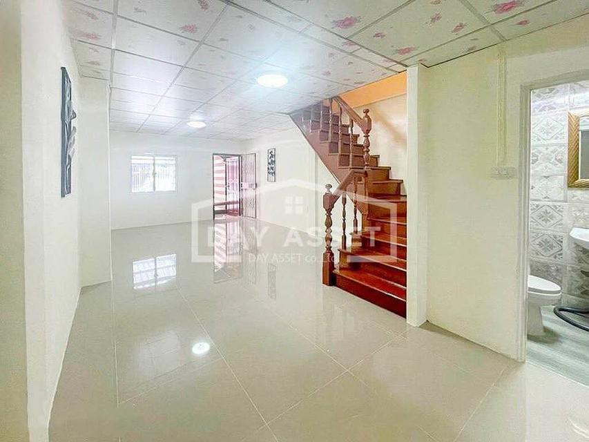 ขายถูกทาวน์เฮ้าส์ 2 ชั้น หมู่บ้านสุรางค์ ซ.แจ้งวัฒนะ-ปากเกร็ด 7 ถ.แจ้งวัฒนะ ต.ปากเกร็ด อ.ปากเกร็ด จ.นนทบุรี 11120 3