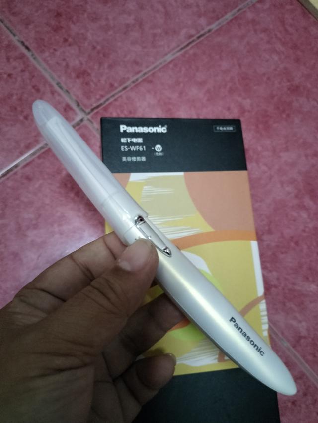เครื่องโกนหนวดไฟฟ้าแบบพกพาสำหรับผู้หญิง Panasonic ES-WFST