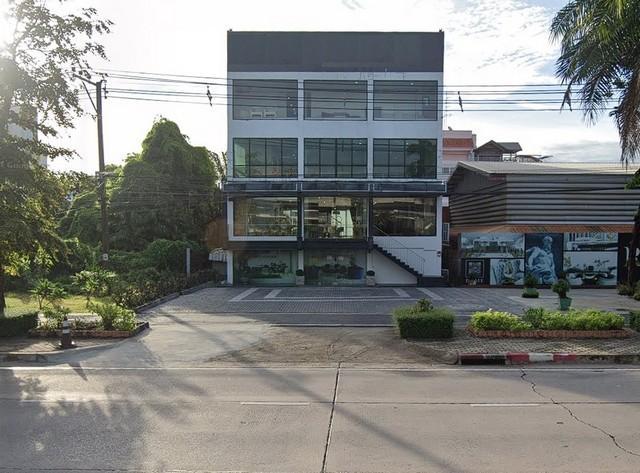 ให้เช่าอาคารโชว์รูม 4 ชั้น 1,200 ตรม. เลียบด่วนเอกมัย-รามอินทรา ติดถนนใหญ่ริมถนนประดิษฐ์มนูธรรม ใกล้เซ็นทรัลอีสต์วิลล์ 1