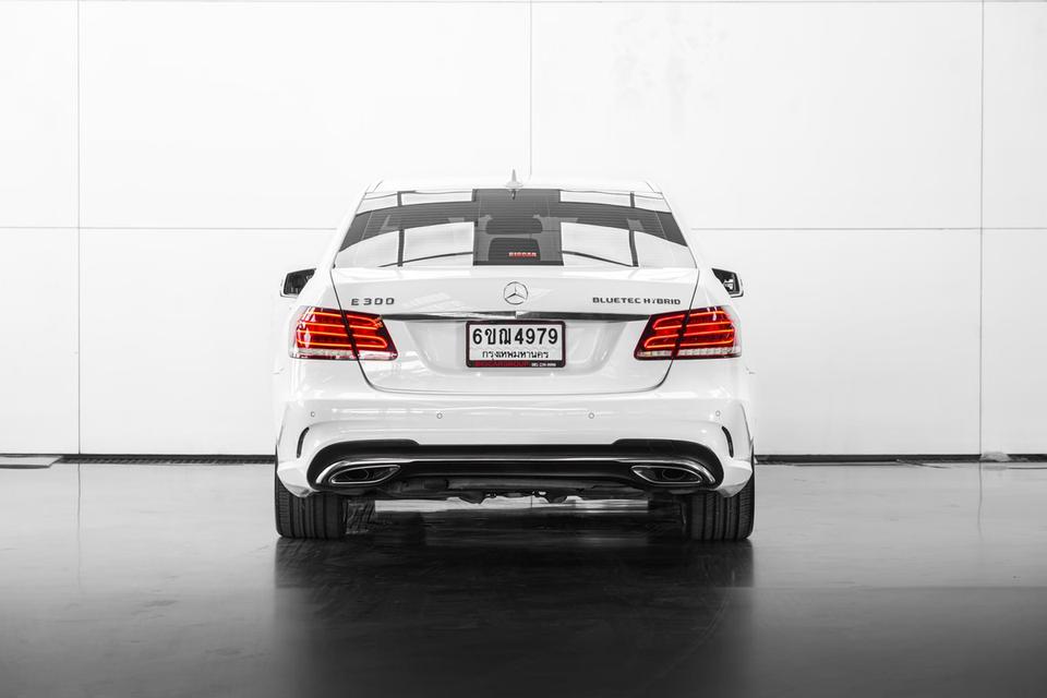 2013 Mercedes-Benz E300 2.1 W212 BLUETEC HYBRID Sedan สีขาว เครื่องดีเซล+ไฟฟ้า เลขไมล์ 88378 กม. 6