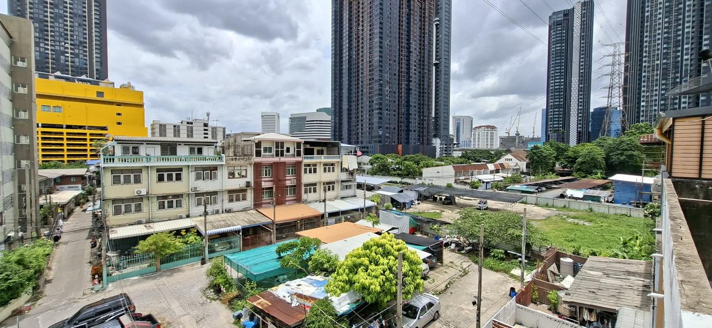ขายทาวน์เฮ้าส์ 3ชั้น รีโนเวทใหม่ ซอยลาดพร้าว 1 แยก 3 ใกล้ห้างยูเนี่ยนมอลล์,MRT 16