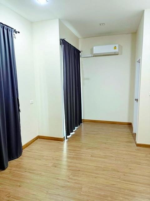 ให้เช่าทาวน์โฮม 2 ชั้น 4 นอน ฟิวเจอร์-รังสิตคลอง3 ตลาดคลองสาม 800 ม. 3 น้ำ 20 ตร.วา.ตลาดไท 3กม. ตลาดไอยรา 2.8กม. 5