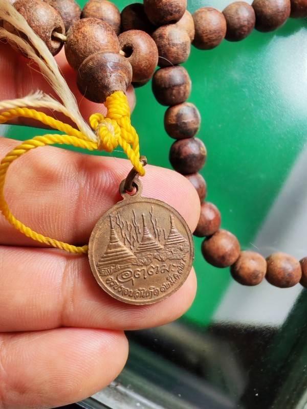 ปะคำ108ไม้แกะ เม็ดใหญ่ พิเศษติดเหรียญ หลวงพ่ออุตตมะ ปี2532 รูปย่อยที่ 4