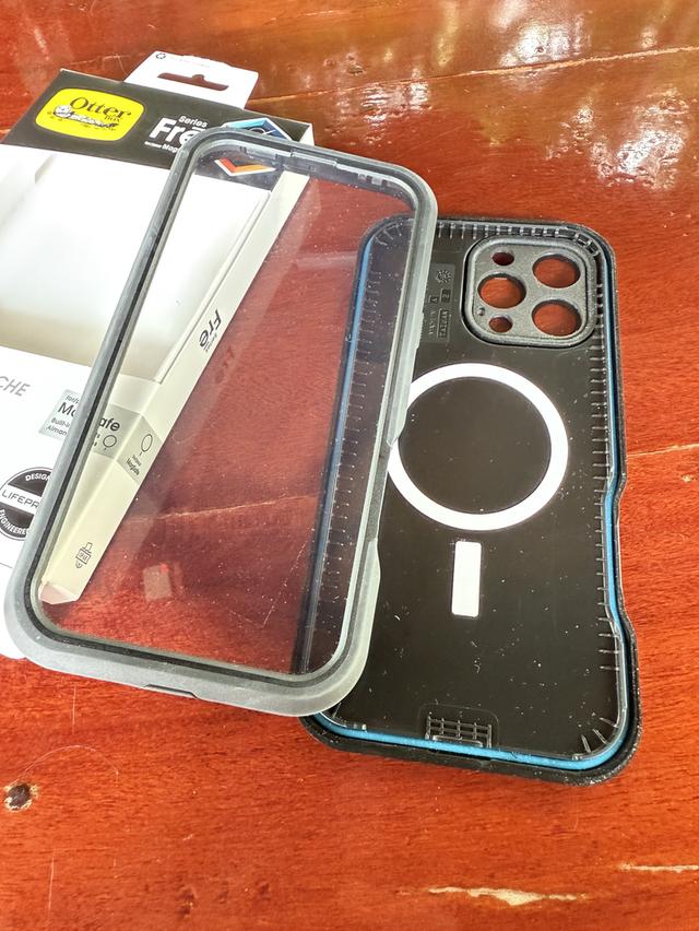 otterbox  iphone 16 pm 6
