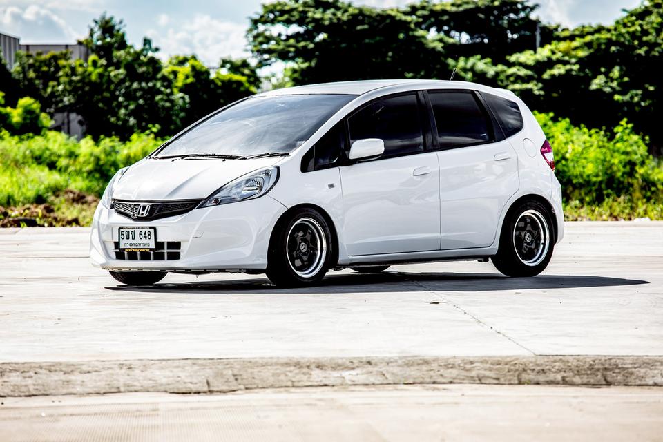 Honda Jazz 1.5 V ปี 2013 AT สีขาว สวยสภาพดี 10