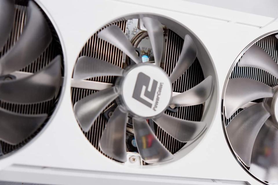 AMD RX 6700XT Spectral White Hellhound สภาพนางฟ้า  2