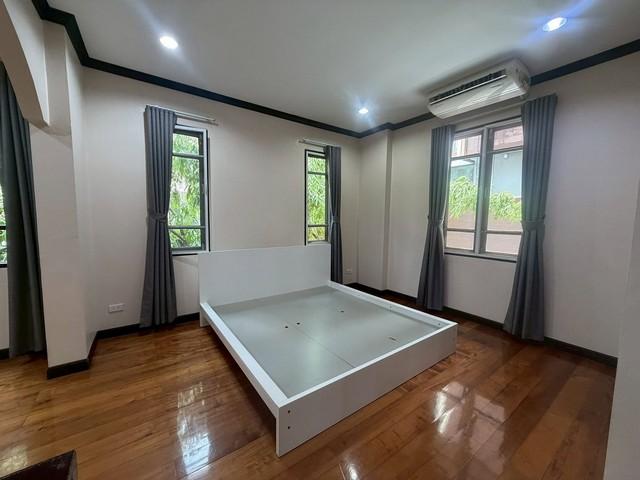 T26-1082 ให้เช่า บ้าน บ้านเดี่ยว 2 ชั้น 100 ตรว. เอกมัย 10 ( ซอยปรีดีพนมยงค์ 25) 90000 บาทต่อเดือน ชั้นที่ 1 ชั้นทั้งหมด 8