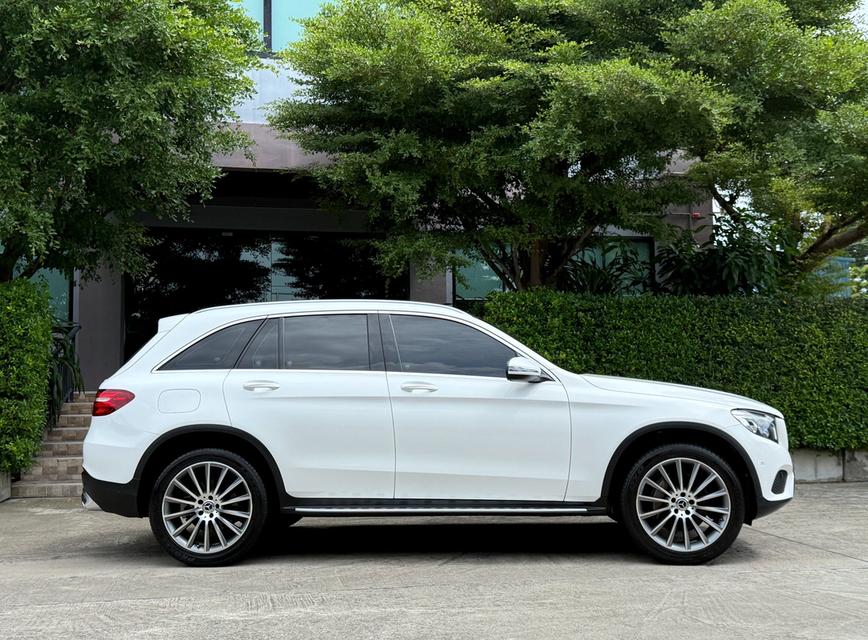 2017 BENZ GLC 250D รถศูนย์ Benz Thailand รถวิ่งน้อยเพียง 55,000 km รถเข้าศูนย์ตลอด รถไม่เคยมีอุบัติเหตุครับ