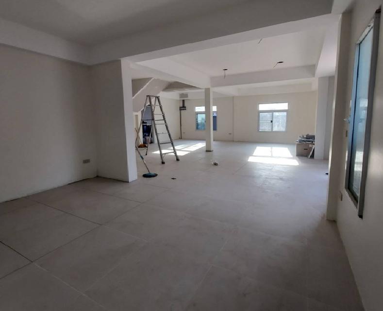 ให้เช่าบ้านเดี่ยว / โฮมออฟฟิศ 2 ชั้น / Renovate ใหม่ / กำลังจะเสร็จ / ทำเลซอย ปรีดีพนมยงค์ 26 เขตวัฒนา ใกล้เอ็มควอเทียร์ 4