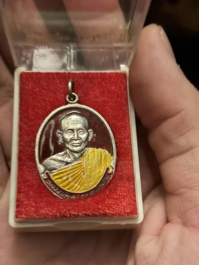 เหรียญหลวงปู่ม่น ลงยา วัดเนินตามาก ตอกโค๊ด 1622 สำหรับลสยธงชาติ