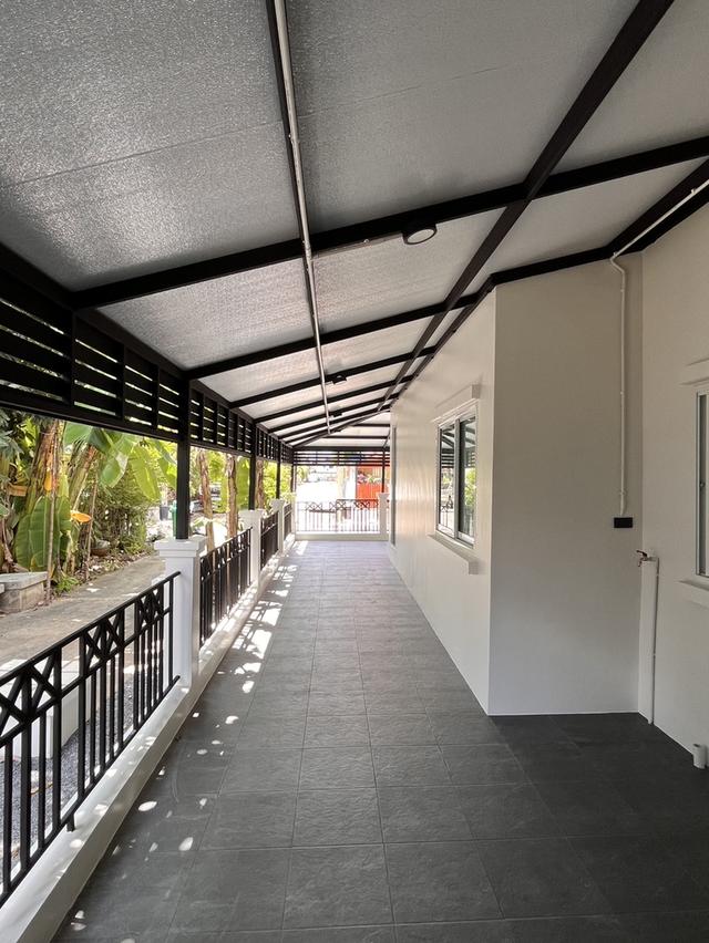บ้านหลังมุม รีโนเวทใหม่ สไตล์โมเดิร์น พร้อมของแถมมากมาย! 16
