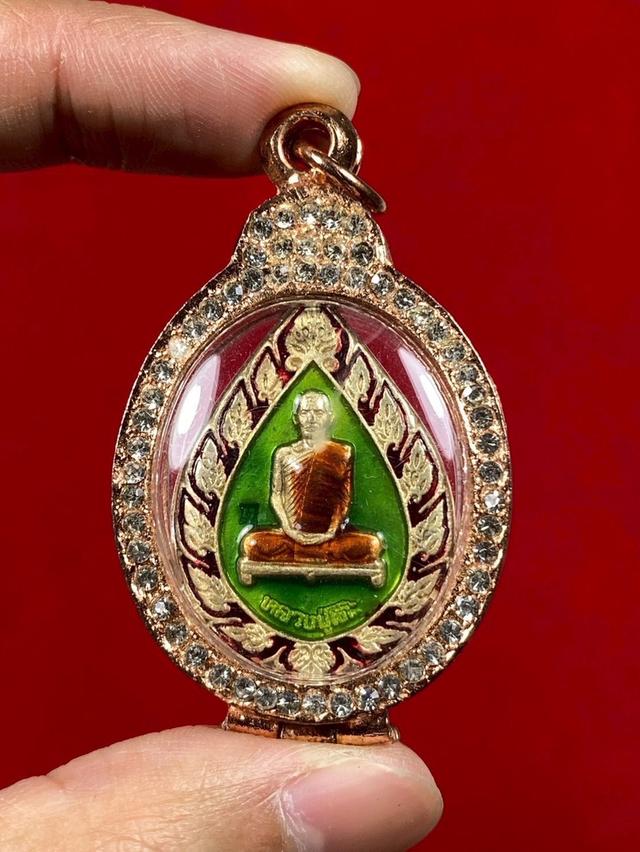 🌸เหรียญพระพัดยศใหญ่ หลวงปู่โต๊ะ วัดประดู่ฉิมพลี ปี 2516 เนื้อก่ะไหล่เงินลงยา พร้อมเลี่ยม