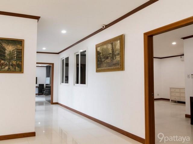 ให้เช่าบ้านพูลวิลล่า 3 ชั้น 150 ตร.ว. เฟอร์นิเจอร์ครบ พร้อมหาดส่วนตัว จอมเทียน พัทยา 5