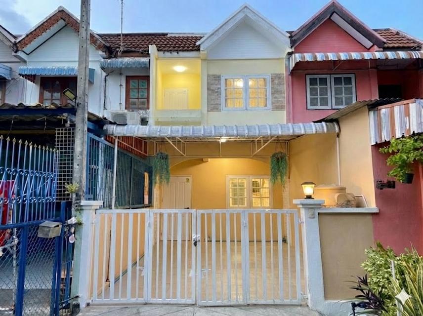 ทาวน์เฮ้าส์ 2 ชั้น พูนผลนิเวศน์ ลำลูกกาคลอง1 ซอยวัดลาดสนุ่น ซอย ลำลูกา 11 ใกล้ เซียร์รังสิต ใกล้ ฟิวเจอร์ รังสิต แต่งใหม่ พร้อมอยู่ 1