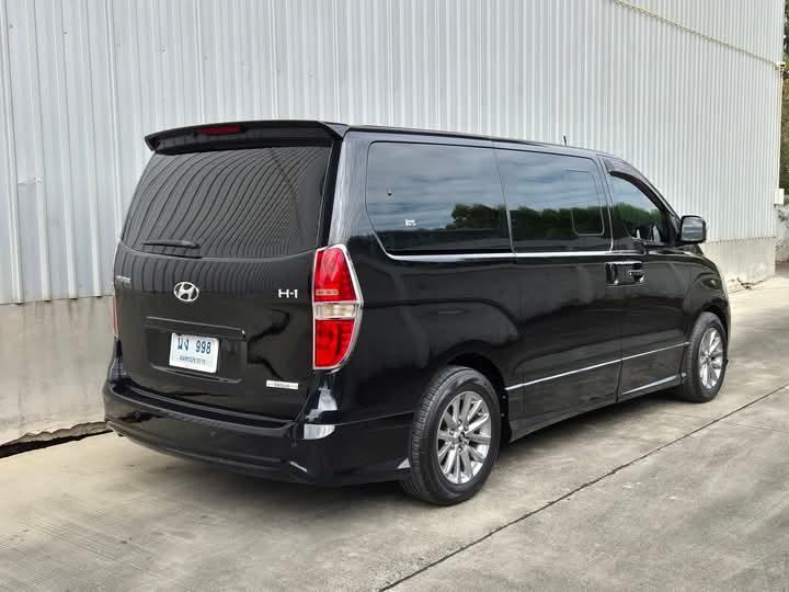 2012 Hyundai H-1 7