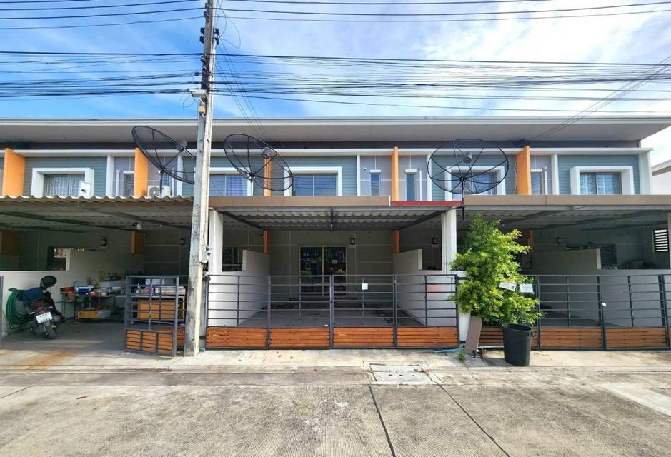 ให้เช่า ทาวน์โฮม HS041 พร้อมเฟอร์ เดินทางสะดวก ติดถนนเมน มบ ไลท์ โฮมทาว์น 128 ตรม 20.6 ตรว บ้านบึง ชลบุรี ทำเลดีใกล้ โลต 2