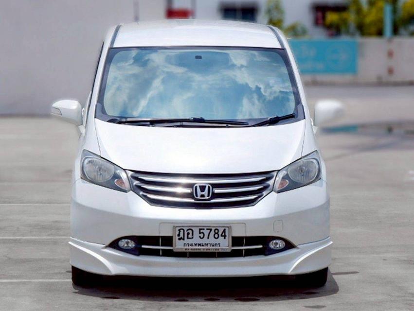 Honda Freed 1.5 SE เกียร์ Auto สีขาวมุก ปี 2010