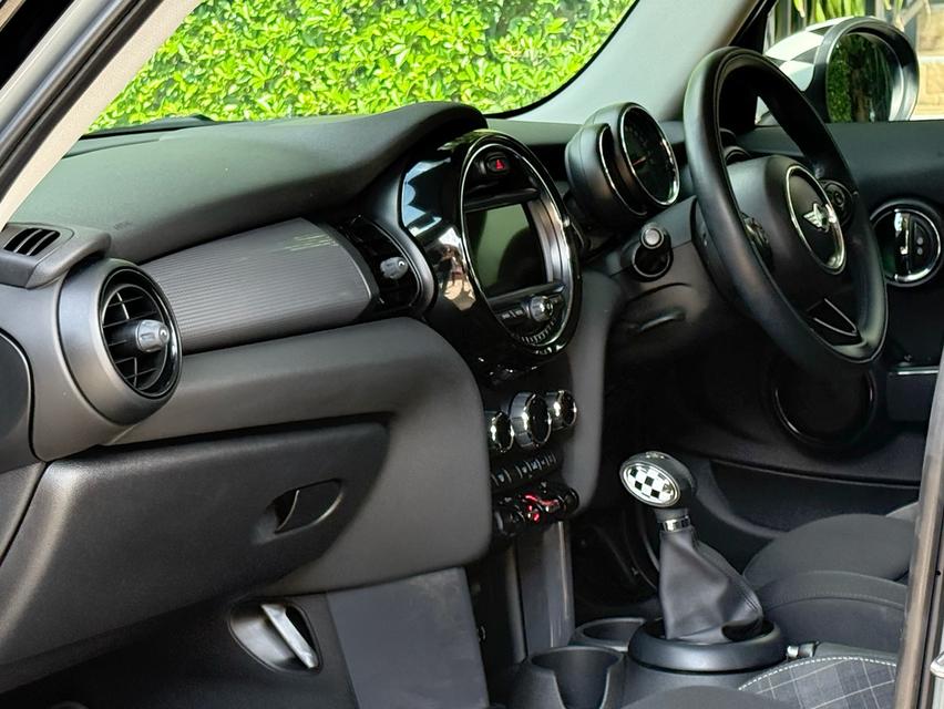 2017 MINI COOPER 5 DOOR HATCH รถมือเดียวออกป้ายแดง รถวิ่งน้อย เข้าศูนย์ตรงระยะ รถไม่เคยมีอุบัติเหตุครับ 11