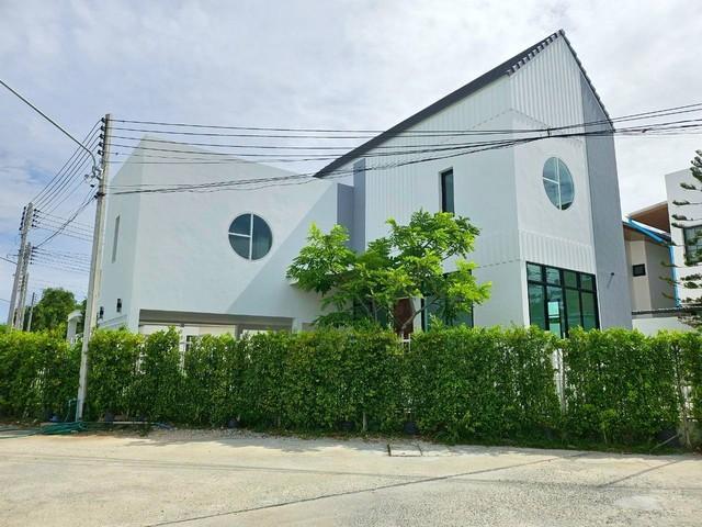 บ้านสร้างใหม่ทำเลแหล่งความชเจริญอมตะนครชลบุรีบ้านเดี่ยว 2 ชั้นหลังใหญ่สวยหรู บนพื้นที่ 70 ตรว. 3 ห้องนอน 3 ห้องน้ำ 3