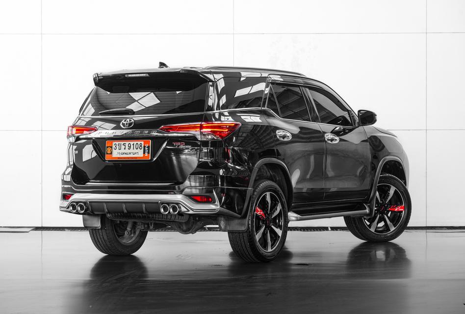2019 TOYOTA FORTUNER 2.4 V 2WD SUV สีดำ เลขไมล์ 120847 กม.