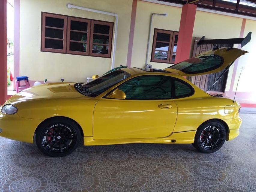 Hyundai Tiburon สีเหลือง 4