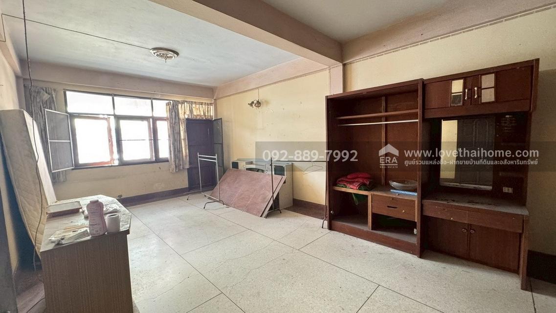 ขายตึกแถว 3.5 ชั้น ถนนนิคมรถไฟ อยู่ในตัวเมืองมหาชัย สมุทรสาคร พื้นที่ 15.4 ตรว. ใกล้แลนด์มาร์ค มหาชัย ราคาถูก ทำเลดี 9