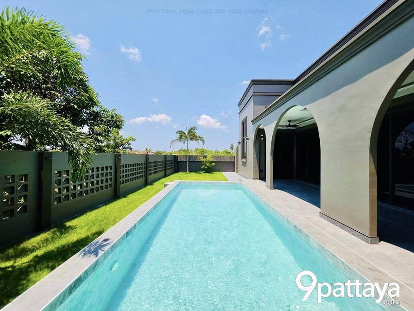 Mabprachan Pool Villa – บ้านหรูติดธรรมชาติ ใกล้อ่างมาบประชัน | Luxury Pool Villa Near Mabprachan Lake  3 ห้องนอน | 4 ห้องน้ำ • ห้องนั่งเล่น เพดานสูง 12