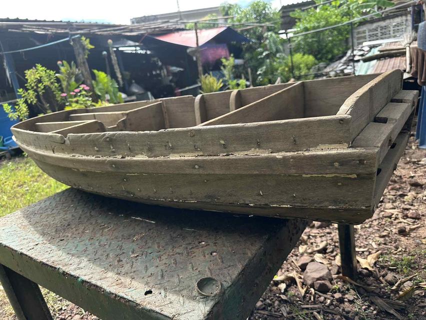 เรือไม้เก่า เรือไม้โบราณ เรือรดน้ำ เรือทรวด